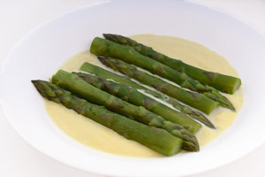 Asparagi con crema inglese al Parmigiano