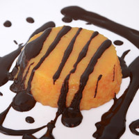 Budino di pompelmo rosa con salsa al cioccolato