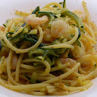 Carbonara di zucchine, bottarga e gamberetti
