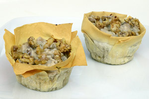 Cestini di pasta fillo alla crema con pere e noci