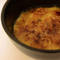 Crema catalana con pere alla cannella