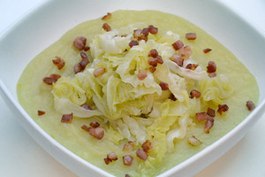 Cremoso di patate con verza e briciole di pancetta