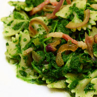 Farfalle alla crema di cime di rapa, pancetta e cipolle