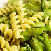 Fusilli con asparagi all'arancia