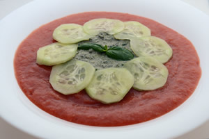 Gazpacho con salsa al basilico