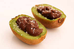 Kiwi ripieno di crema al cioccolato e cocco 