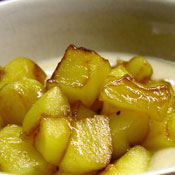 Mele saltate in salsa di banane allo zenzero