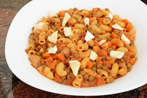Pasta alle lenticchie e formaggio di capra
