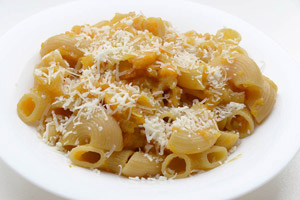 Pasta con carote e pecorino