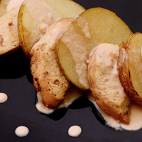 Petto di tacchino con pere al burro e salsa al foie gras