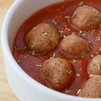 Polpettine di soia con funghi in salsa pizzaiola
