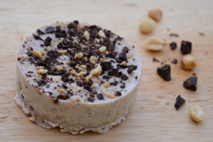 Risocake alla banana, cioccolato e arachidi salate