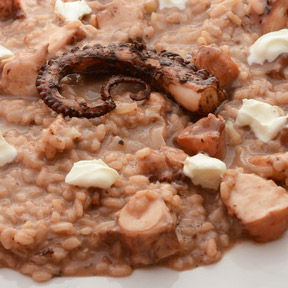 Risotto al polpo, cipolle e gocce di quark