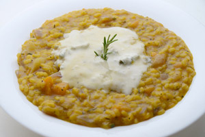 Risotto alla zucca e rosmarino con cuore di zola