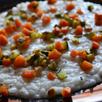 Risotto mantecato alla mandorla e verdurine croccanti