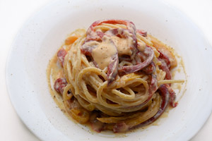 Spaghetti ai peperoni e crema all'uovo e Parmigiano