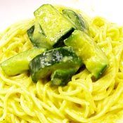 Spaghetti con zucchine e zafferano