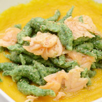 Spatzle su vellutata di zucca con salmone affumicato