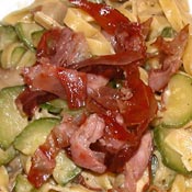 Tagliatelle funghi, speck e zucchine