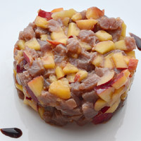 Tartare di tonno e pesche al balsamico