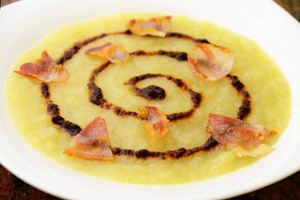 Vellutata di cipolle, pomodori secchi ed aceto balsamico