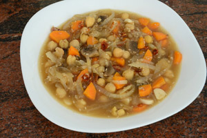 Zuppa di ceci e verdure al profumo di sesamo