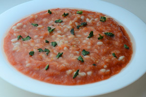 Zuppa di gazpacho con orzo e menta