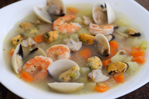 Zuppa di patate e porri ai frutti di mare