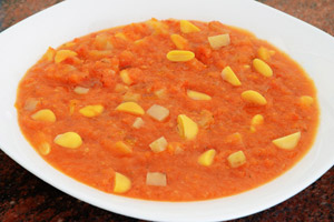 Zuppa di pomodoro con patate e lupini