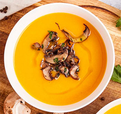 Vellutata di zucca e funghi secchi