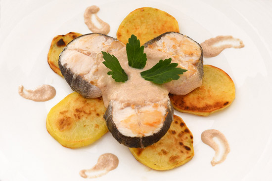 Fiori di patate arrosto e merluzzo in salsa del suo fegato